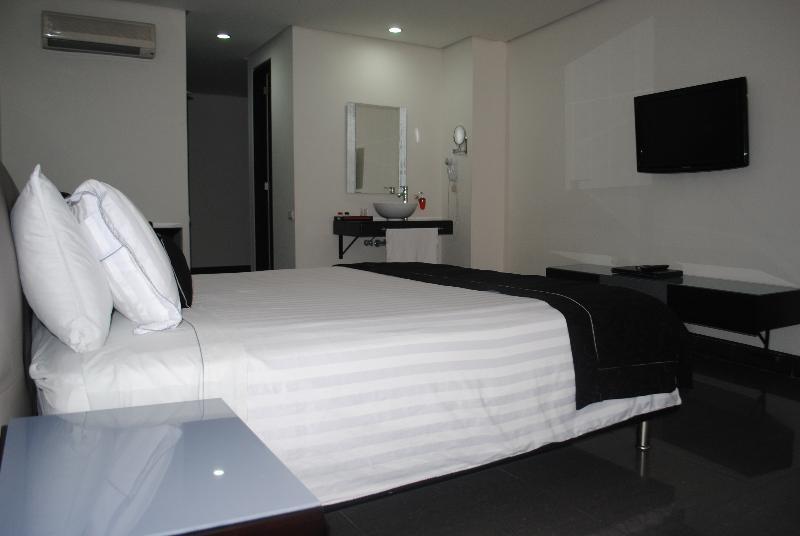 Hotel Merlott 70 Medellin Exterior photo